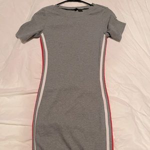 H&M mini dress gray red white size US 4 stretchy comfortable summer dress